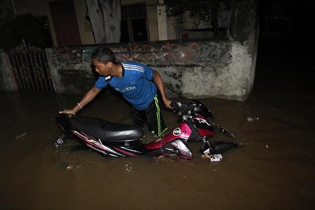 Kampung Melayu Terendam Banjir, Ketinggian Air 60 Cm