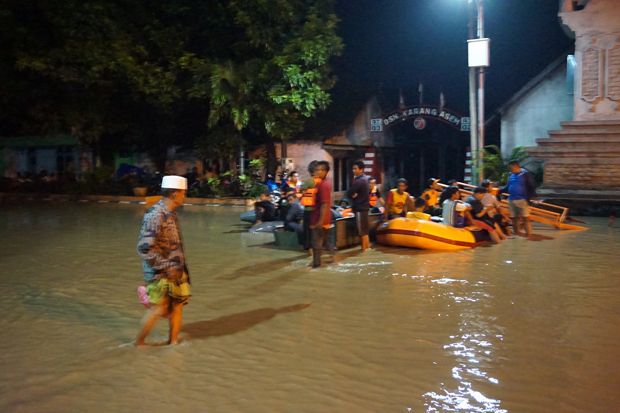 Banjir Lagi, Jalur Pantura Surabaya-Pasuruan Ditutup