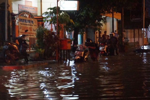 Banjir Lagi, Jalur Pantura Surabaya-Pasuruan Ditutup