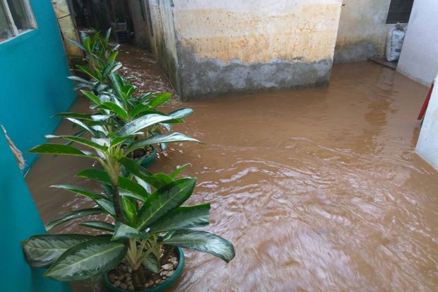 Tak Ada Hujan, Ratusan Rumah di Pondok Pinang Terendam Banjir