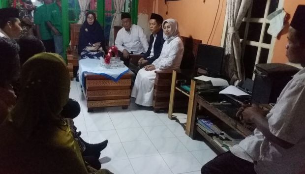 Malam Tahun Baru, Wali Kota Ita Kunjungi Keluarga Banser Riyanto