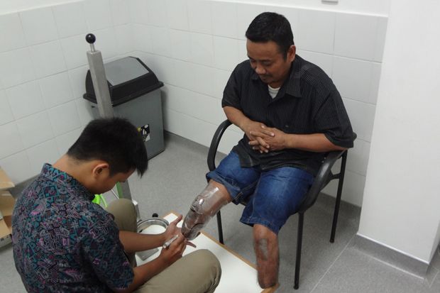 Warga Pandeglang Dapat Bantuan Kaki Palsu dari Yayasan Jalinan Kasih