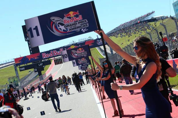 Barisan grid girl di akhir pekan MotoGP Austin 2017. (Foto-MotoGP)