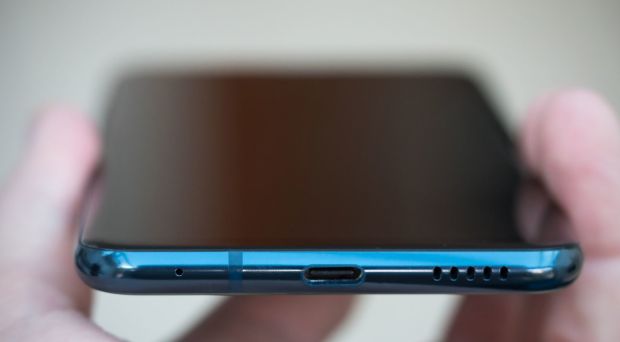 Pekan Ini LG V30 Plus Morrocan Blue Beredar di Indonesia