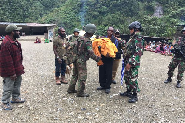 Kisah Heroik Pasukan Raider Menyelamatkan Bayi saat Baku Tembak dengan OPM