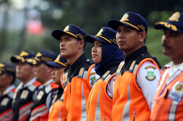 Apel Siaga Gelar Pasukan Angkutan Lebaran 1438H/2017 di Lapangan Parkir Gedung Sate, Jalan Diponegoro, Kota Bandung, Selasa (13/6/2017). Foto/KORAN SINDO/Dede Arip Rachman
