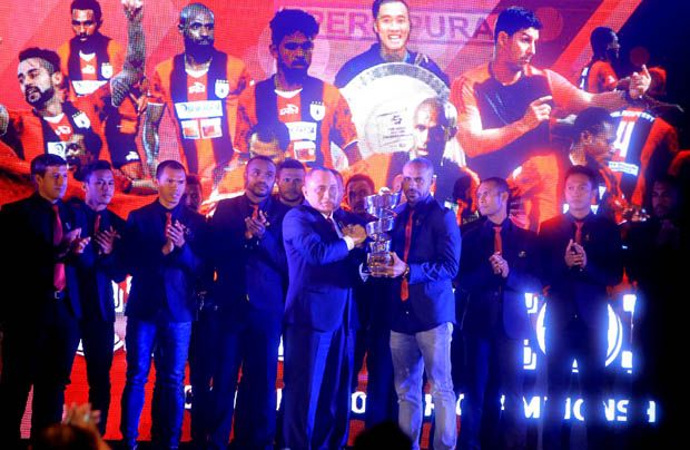 Boaz Salossa Raih Gelar Pemain Terbaik ISC 2016