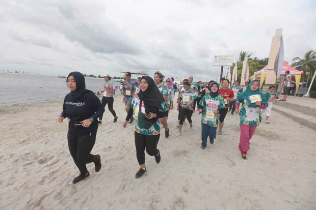 Beach Run Tropical Sunset Sindo: Berlari, Berwisata, dan Meraih Prestasi
