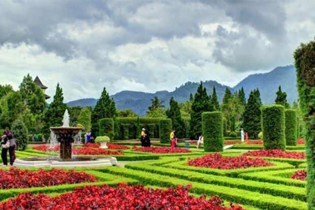 10 Taman Bunga Terindah di Indonesia