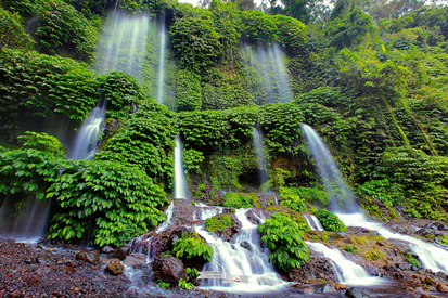 10 Air Terjun Populer di Indonesia