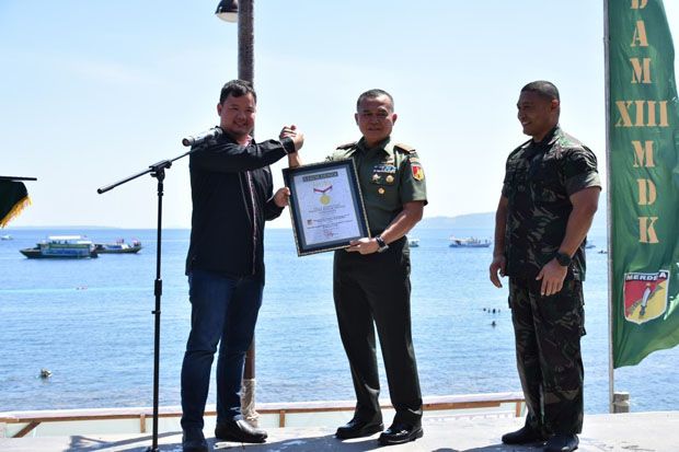 Pembentangan Merah Putih 500 Meter di Bawah Laut Raih Rekor MURI