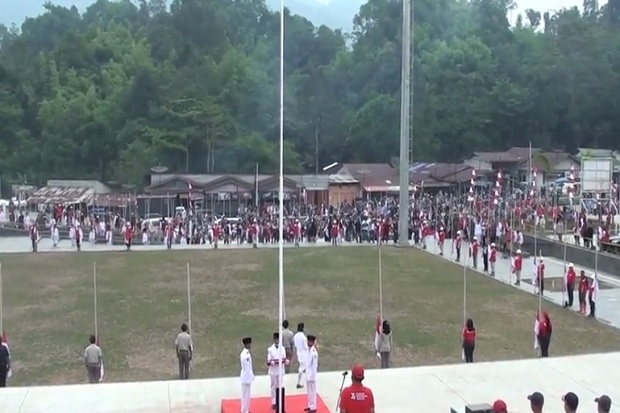 Pengibaran 1.745 Bendera Merah Putih di Perbatasan Malaysia Catat MURI