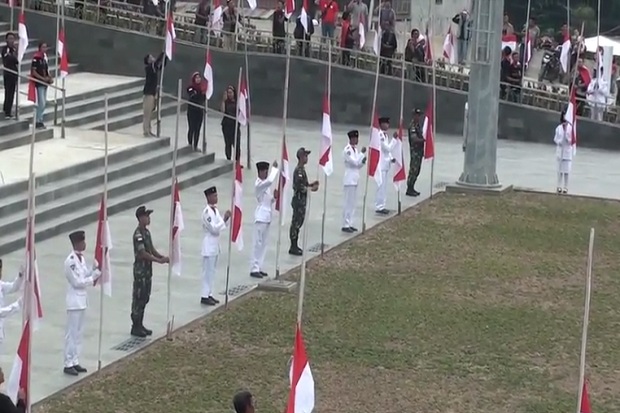 Pengibaran 1.745 Bendera Merah Putih di Perbatasan Malaysia Catat MURI