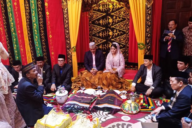 Kahiyang Ayu Resmi Bermarga Siregar