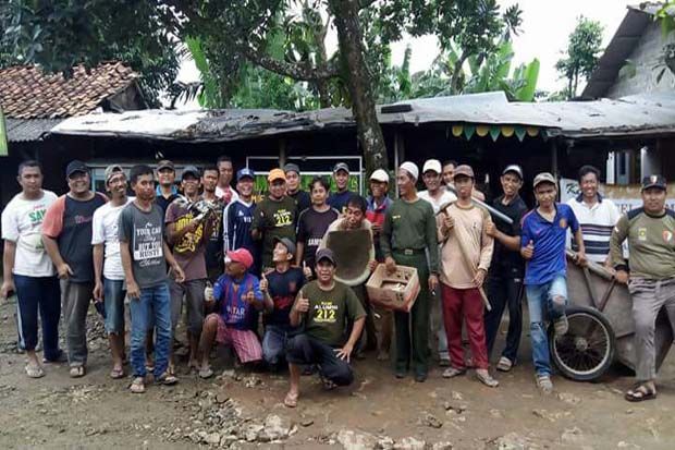 Rusak Parah, Jalanan di Citayam Mirip Jalur Offroad