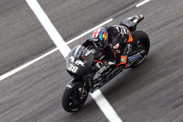 Bradley Smith (Tim KTM Red Bull) pada tes pramusim I MotoGP 2017 di Sirkuit Sepang Malaysia. (Foto-Motorsport)