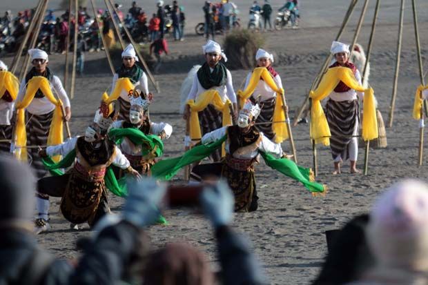Eksotika Bromo Bukti Suku Tengger Hidup Damai dengan Alam