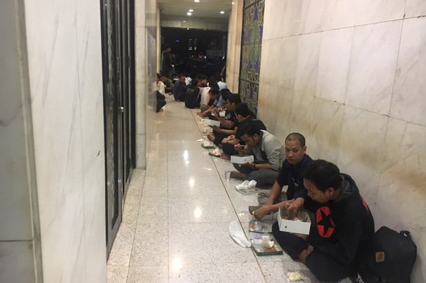 Buka di Masjid Bimantara, Segelas Air Melepas Ibadah