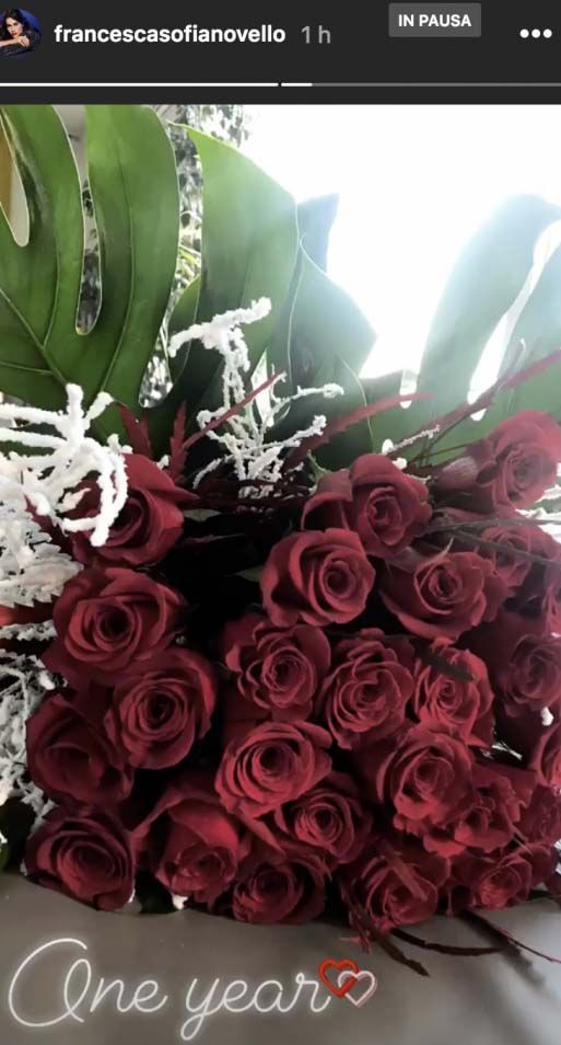Buket Bunga Mawar Tanda Cinta Rossi Setahun Pacaran dengan Kekasih