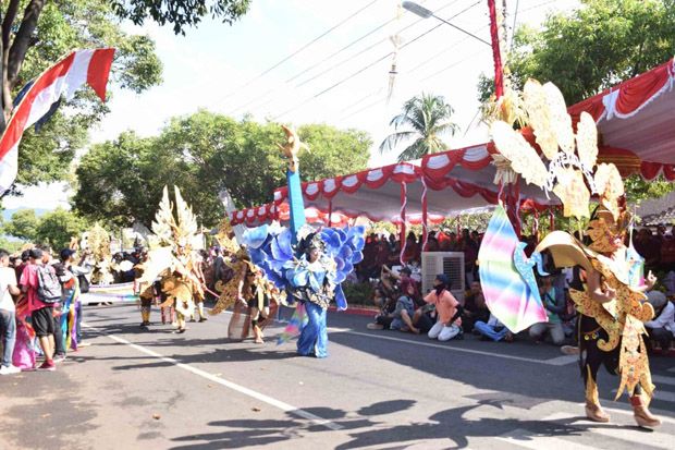 Buleleng Endek Carnaval Suguhkan Keindahan Kain Khas Buleleng
