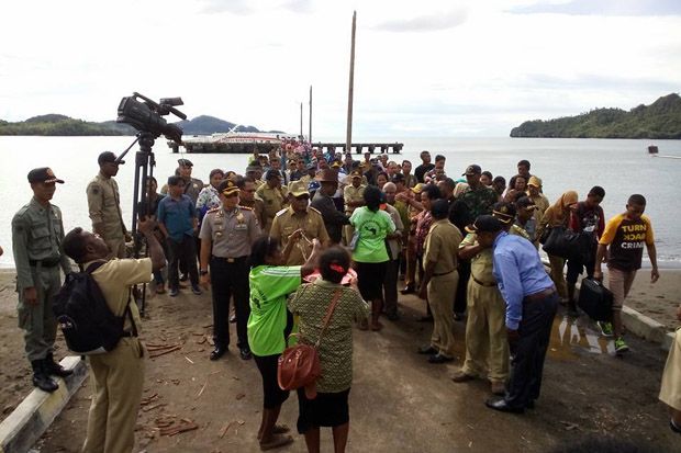 Membangun Tanah Leluhur Bupati Raja Ampat Blusukan ke Kampung-Kampung