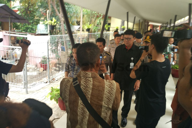 Datangi RS Polri, Tjahjo Kumolo Temui Keluarga Korban Lion Air