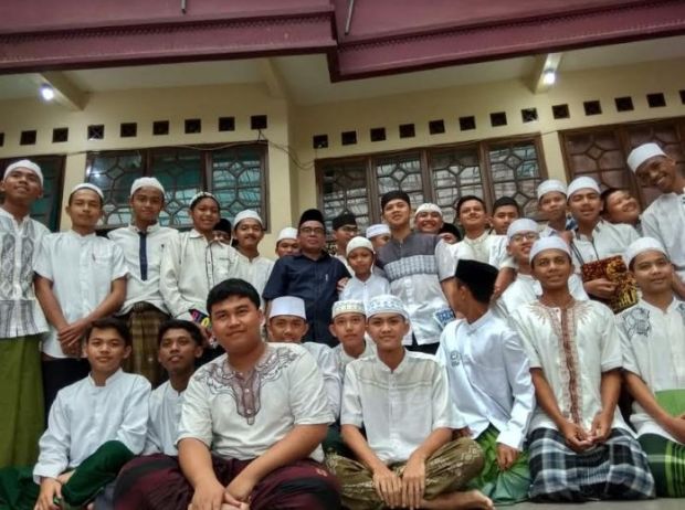 Keseharian Bocah 11 Tahun yang Mantap Jadi Mualaf di Ponpes