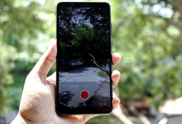 Perang Oppo F5 dengan Vivo V7 di Pasar Smartphone Selfie