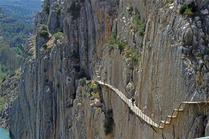 15 Tempat Liburan Ekstrem Pemacu Adrenalin