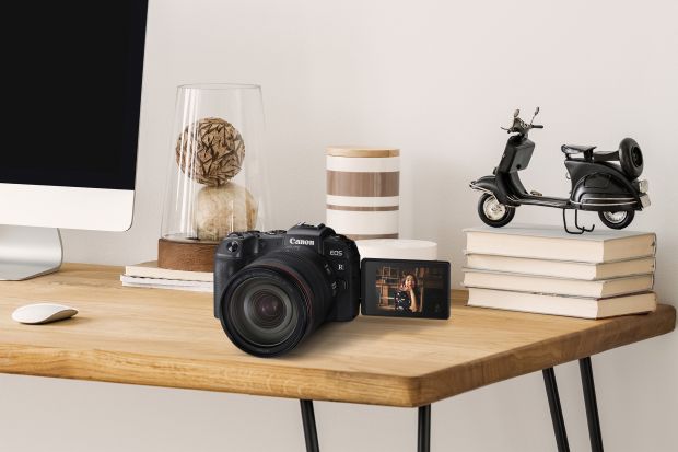 Datascrip Buka Pre-Order Canon EOS RP Mulai Harga Rp20 Juta