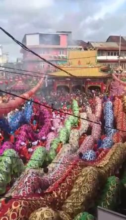 Cap Go Meh Ribuan Warga Pontianak-Singkawang Tumpah ke Jalan