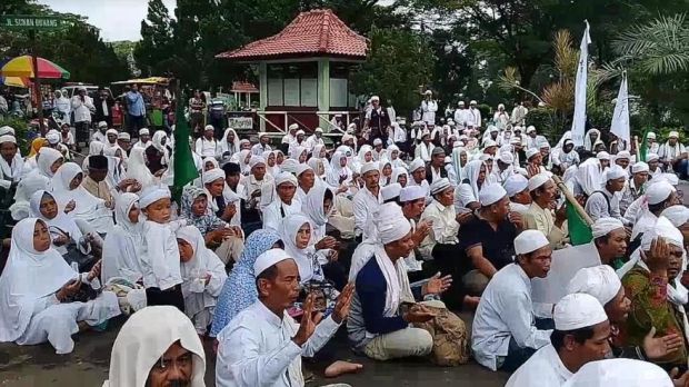 Tanah Wakaf Masjid Dicaplok Asing, Ribuan Jamaah Assyahdatain Demo Kantor BPN