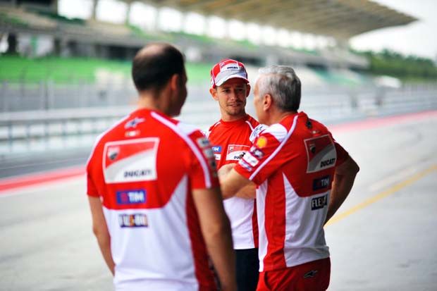 Casey Stoner di hari II tes tertutup Ducati MotoGP 2017 di Sirkuit Sepang. (Foto-Ducati)2