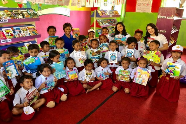 Chelsea Islan Dukung Budaya Membaca di Daerah Terpencil