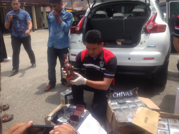 Di Rumah FS Ketua Ormas di Sidimpuan, Polisi Temukan Narkoba dan Miras