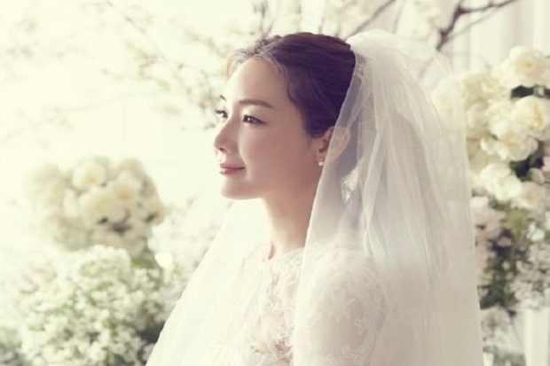 Foto-foto Cantik Choi Ji Woo di Momen Pernikahan