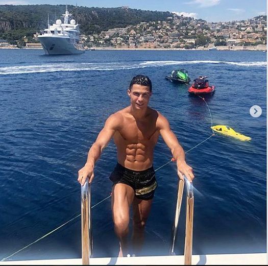 Liburan ke Yunani, Cristiano Ronaldo Habiskan Rp896 juta