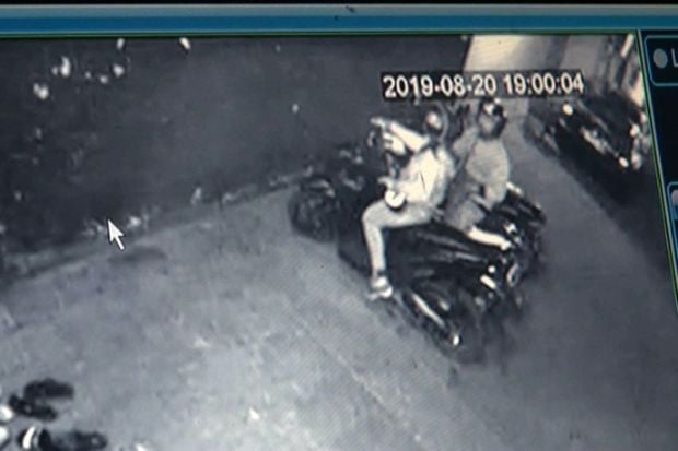 Viral Terekam CCTV, Sepasang Sejoli Curi Motor di Masjid