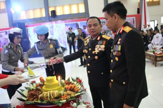12 Personel Polda Maluku Terbaik Raih Penghargaan dari Kapolda