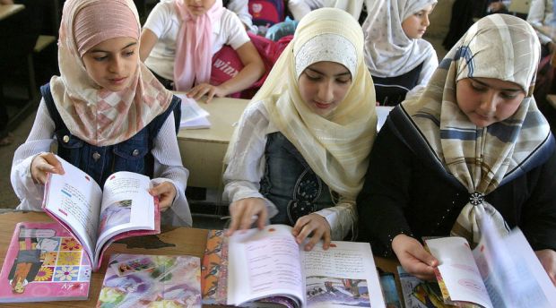 Negara dan Pemimpin yang Melanggengkan Kekuasaan lewat Buku Sejarah