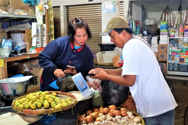 Pedagang dan Pembeli di Pasar Jambon Sleman Sudah Gunakan Dompet Digital