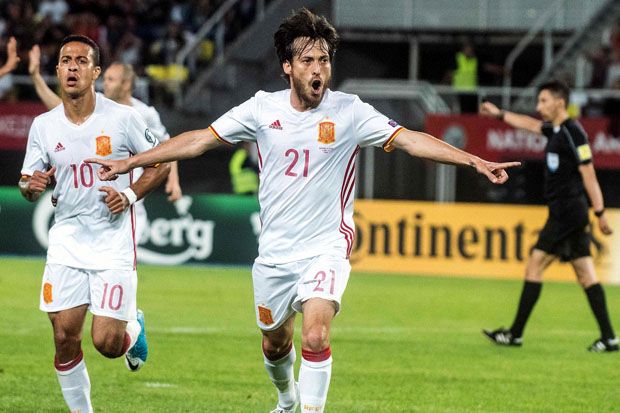 David Silva (21) merayakan golnya untuk Timnas Spanyol ke gawang Macedonia. (Foto-Marca.es)