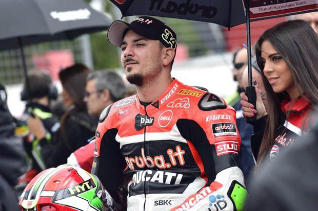 Davide Giugliano semasa membela tim pabrikan Aruba.it Ducati di WSBK 2016. ( Foto-motoblog.it)