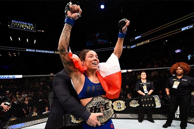 Hajar Holly Holm di UFC 208, De Randamie Juara Perdana Kelas Bulu