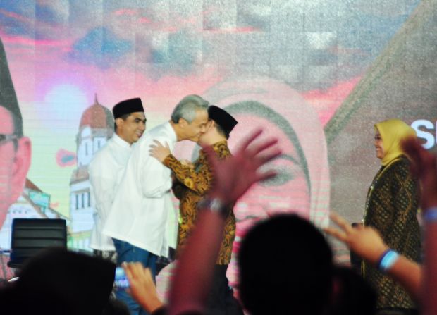Ganjar dan Sudirman Saling Sindir dan Klaim soal Kartu Petani