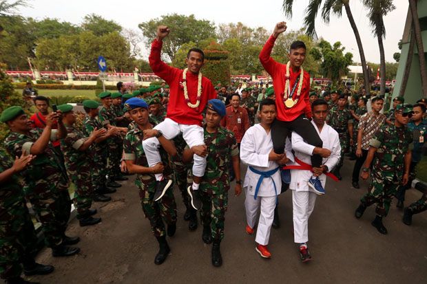 Harumkan Indonesia di Asian Games, Serda Rifki dan Sertu Atjong Diarak