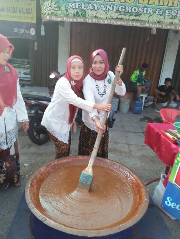 Hadiri Lebaran Betawi, Sandiaga Minta Ibu Rumah Tangga Berhemat