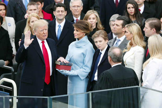 donald trump inaugurasi Donald Trump disumpah menjadi Presiden AS