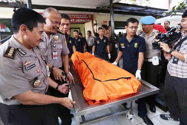 Crowds Criticized of Shoot in Place Commands for Drug Dealers