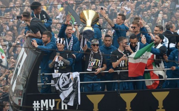 Konvoi Bus Pemain Juventus Tabrak Saluran Listrik, Enam Orang Terluka